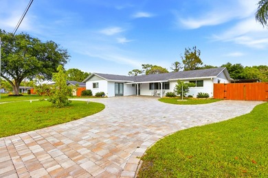 NO HOA! HUGE FULLY FENCED LOT WITH CIRCULAR PAVER DRIVEWAY - photo 1