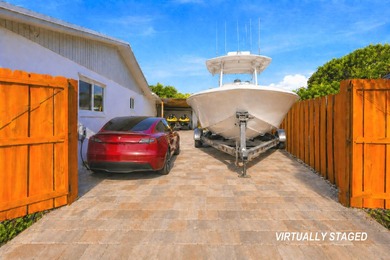 NO HOA! HUGE FULLY FENCED LOT WITH CIRCULAR PAVER DRIVEWAY - photo 4