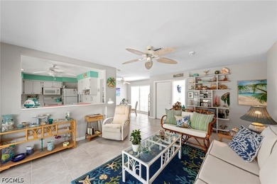 Picture-perfect single-family home with a tropical vibe - photo 8