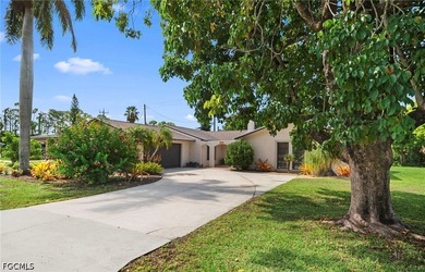 Nestled in the sought-after Fort Myers Villas community, this - photo 2