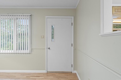 Great multigenerational living possibilities, or rent one and - photo 4