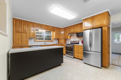 Great multigenerational living possibilities, or rent one and - photo 9