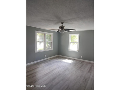 Recently renovated 3 bedroom home. New kitchen, bath, and Roof! - photo 13