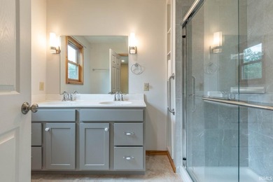 This charming, southeast side salt box with it's flexible floor - photo 18