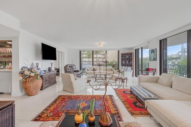 Bright and Spacious 3 Bed 3.5 Bath Condo in Oceanfront Boutique - photo 9