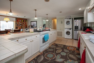 Gigantic open floor plan kitchen. Several counter-top spaces - photo 3