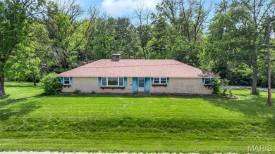 (private lake, pond, creek) Home For Sale in Millstadt Illinois