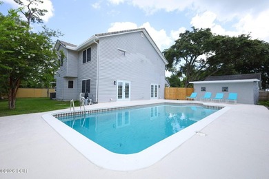 Welcome to this beautifully renovated 5-bedroom, 2.5-bath pool - photo 2