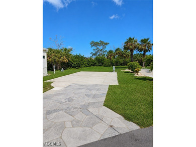 Exceptional Privacy & Beautiful Outdoor Living in Palmetto Palms - photo 2