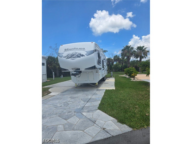 Exceptional Privacy & Beautiful Outdoor Living in Palmetto Palms - photo 4
