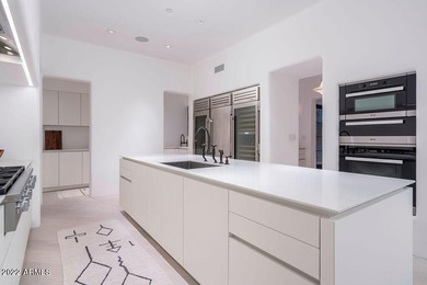 A uniquely tasteful ''lock 'n leave'' home with a crisp, clean - photo 12