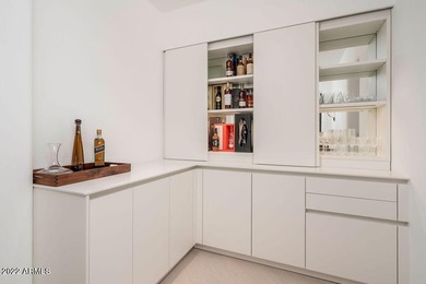 A uniquely tasteful ''lock 'n leave'' home with a crisp, clean - photo 14