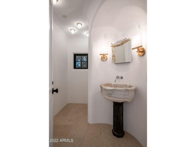A uniquely tasteful ''lock 'n leave'' home with a crisp, clean - photo 17