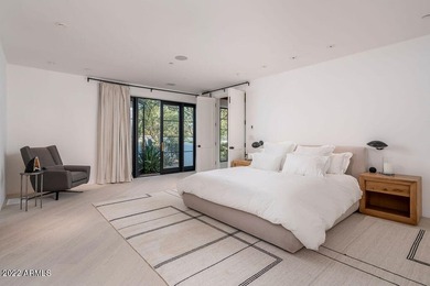 A uniquely tasteful ''lock 'n leave'' home with a crisp, clean - photo 20