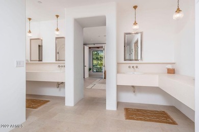 A uniquely tasteful ''lock 'n leave'' home with a crisp, clean - photo 24