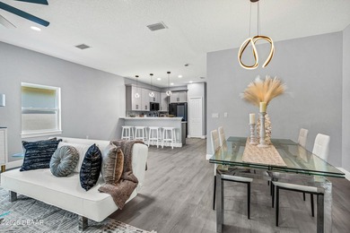 BRAND NEW HOME!! Beautifully constructed new home offering 3 - photo 8