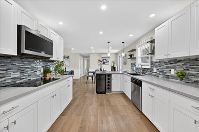 Welcome to this charming 3 bedroom/2 bathroom home with an open - photo 14