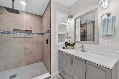 Welcome to this charming 3 bedroom/2 bathroom home with an open - photo 19