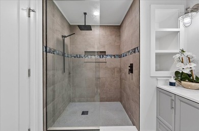 Welcome to this charming 3 bedroom/2 bathroom home with an open - photo 20