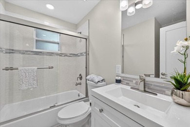 Welcome to this charming 3 bedroom/2 bathroom home with an open - photo 25