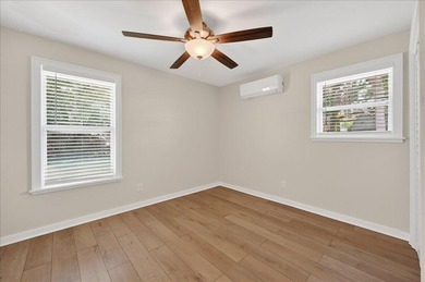 Welcome to this charming 3 bedroom/2 bathroom home with an open - photo 26