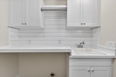 Welcome to this charming 3 bedroom/2 bathroom home with an open - photo 29