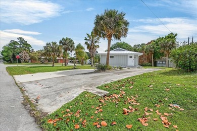 Welcome to this charming 3 bedroom/2 bathroom home with an open - photo 30
