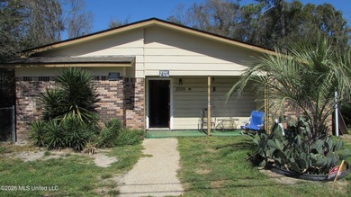 Affordable 4bdrm, 1bth brick home. No flood zone. Needs TLC - photo 1
