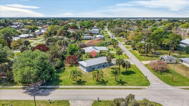 Welcome to this charming 3 bedroom/2 bathroom home with an open - photo 31