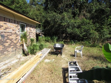 Affordable 4bdrm, 1bth brick home. No flood zone. Needs TLC - photo 3