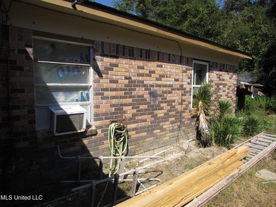 Affordable 4bdrm, 1bth brick home. No flood zone. Needs TLC - photo 4