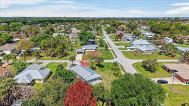 Welcome to this charming 3 bedroom/2 bathroom home with an open - photo 34