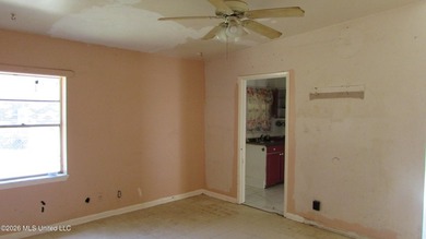 Affordable 4bdrm, 1bth brick home. No flood zone. Needs TLC - photo 9