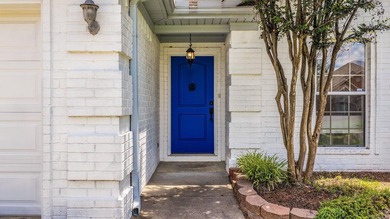 Adorable home and yard, There has been so much done to this - photo 2