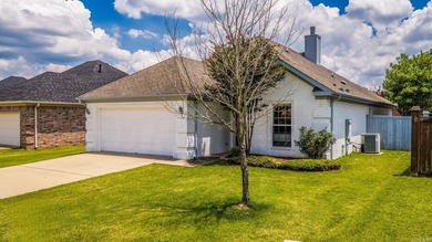 Adorable home and yard, There has been so much done to this - photo 3