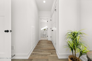 Near-New oceanview Luxury 3 bed, 3.5 bath townhome in the center