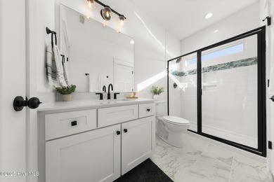 Near-New oceanview Luxury 3 bed, 3.5 bath townhome in the center