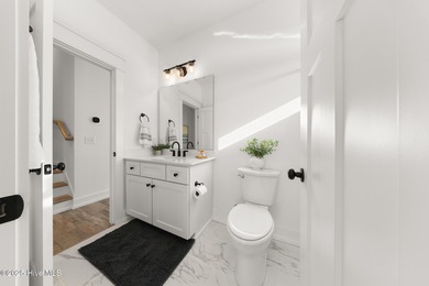 Near-New oceanview Luxury 3 bed, 3.5 bath townhome in the center