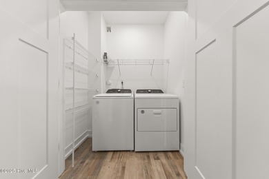 Near-New oceanview Luxury 3 bed, 3.5 bath townhome in the center