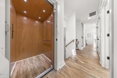 Near-New oceanview Luxury 3 bed, 3.5 bath townhome in the center