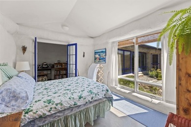 Nestled in the heart of Paradise Valley, this charming listing - photo 16
