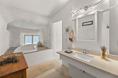 Nestled in the heart of Paradise Valley, this charming listing - photo 24