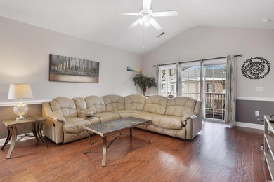 This beautiful top floor End Unit Condo Features, 3 bedroom, 2 - photo 5