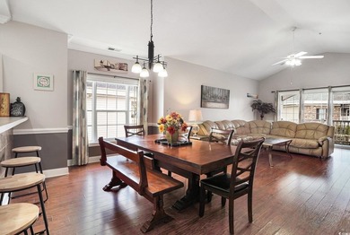This beautiful top floor End Unit Condo Features, 3 bedroom, 2 - photo 9