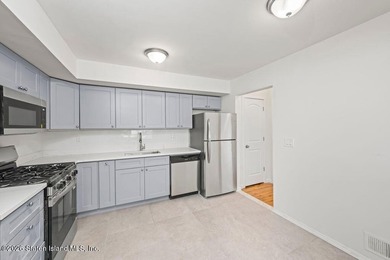 Two Family Semi (6 over 6) with built in, oversized, 1.5 car - photo 11