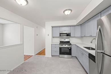 Two Family Semi (6 over 6) with built in, oversized, 1.5 car - photo 12
