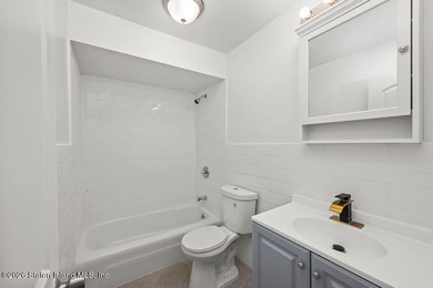 Two Family Semi (6 over 6) with built in, oversized, 1.5 car - photo 13