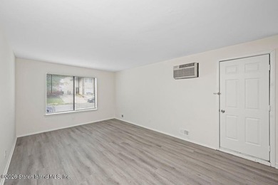 Two Family Semi (6 over 6) with built in, oversized, 1.5 car - photo 20