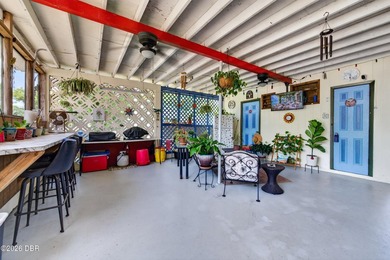 Welcome home to this charming **2-bedroom, 2-bathroom** - photo 2