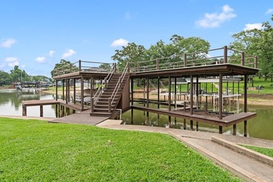 Tucked away in the desirable community of Villa Cove on Cedar - photo 22